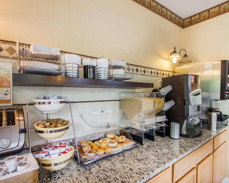 Econo Lodge Inn & Suites Old Saybrook - Westbrook Buitenkant foto